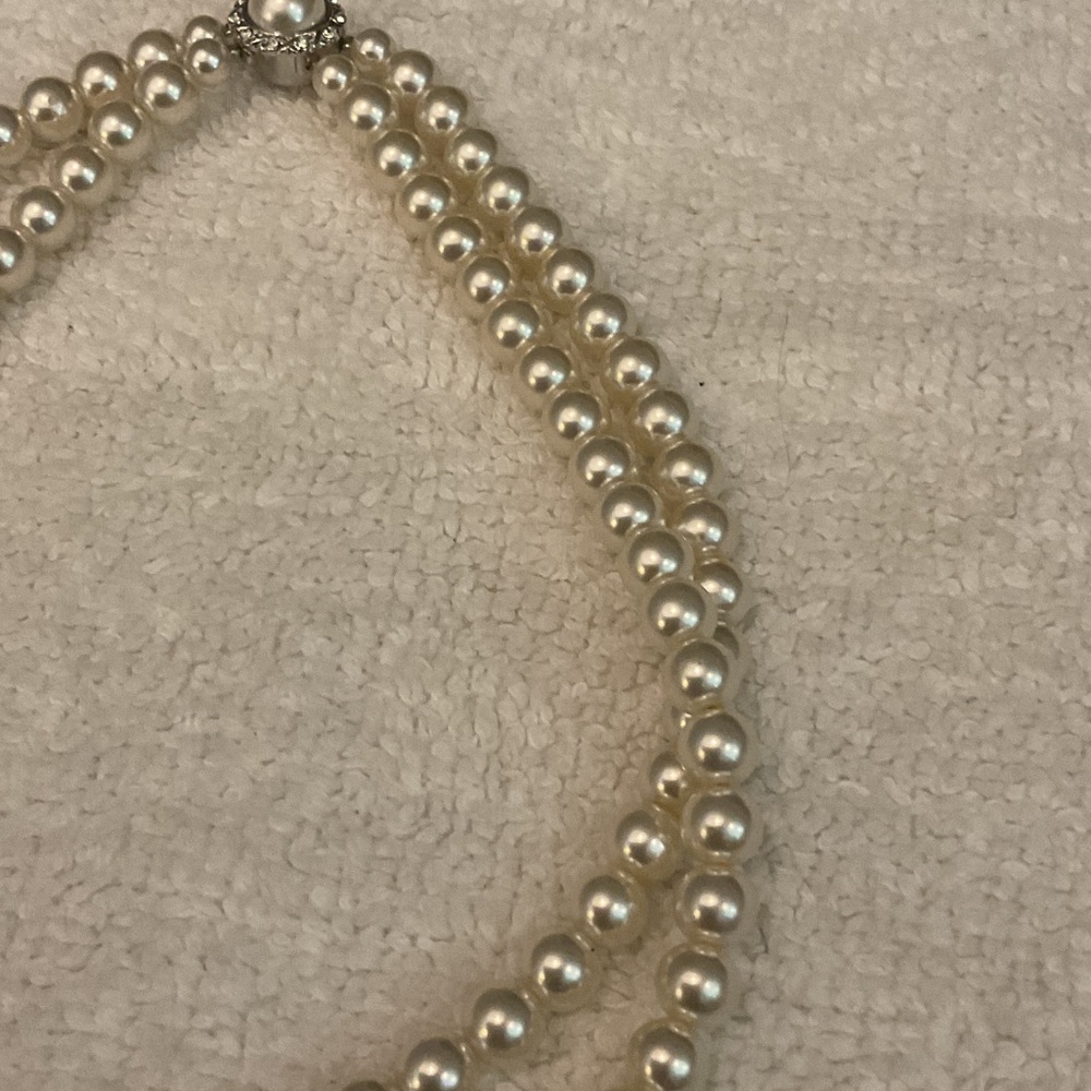 Elegant Cream Pearl Necklace - Picture 7 of 9
